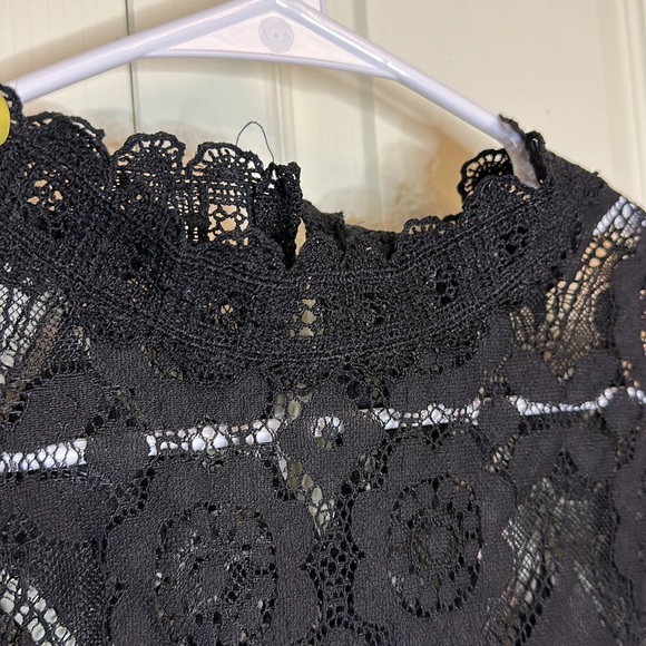 Guyueqiqin Cute Lace Ruffle Turkoise Neck Black Long Sleeve Blouse Size Large - Picture 3 of 7